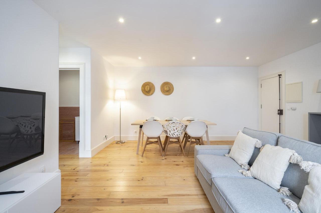 Warm And Cozy Parquet Flooring Apartment In Almada Dış mekan fotoğraf